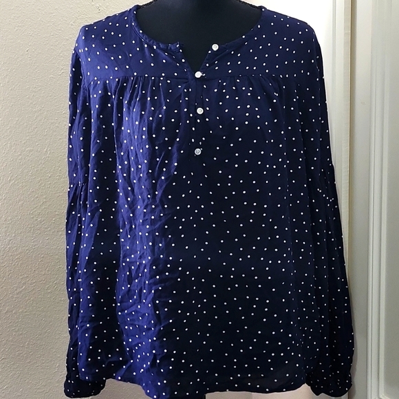 GAP Tops - 🐥5/$25🐥Gap Navy blue polka- dotted top